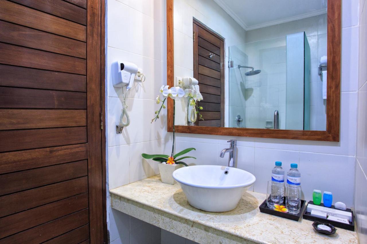 Adhi Jaya Hotel Кута Екстер'єр фото