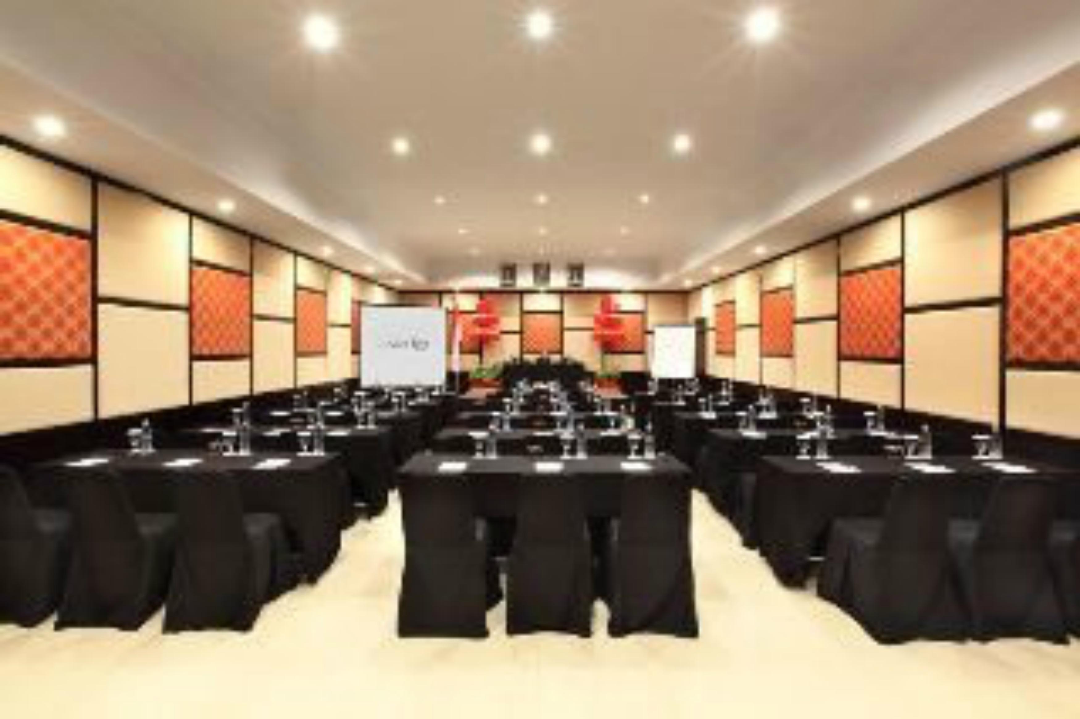 Adhi Jaya Hotel Кута Екстер'єр фото