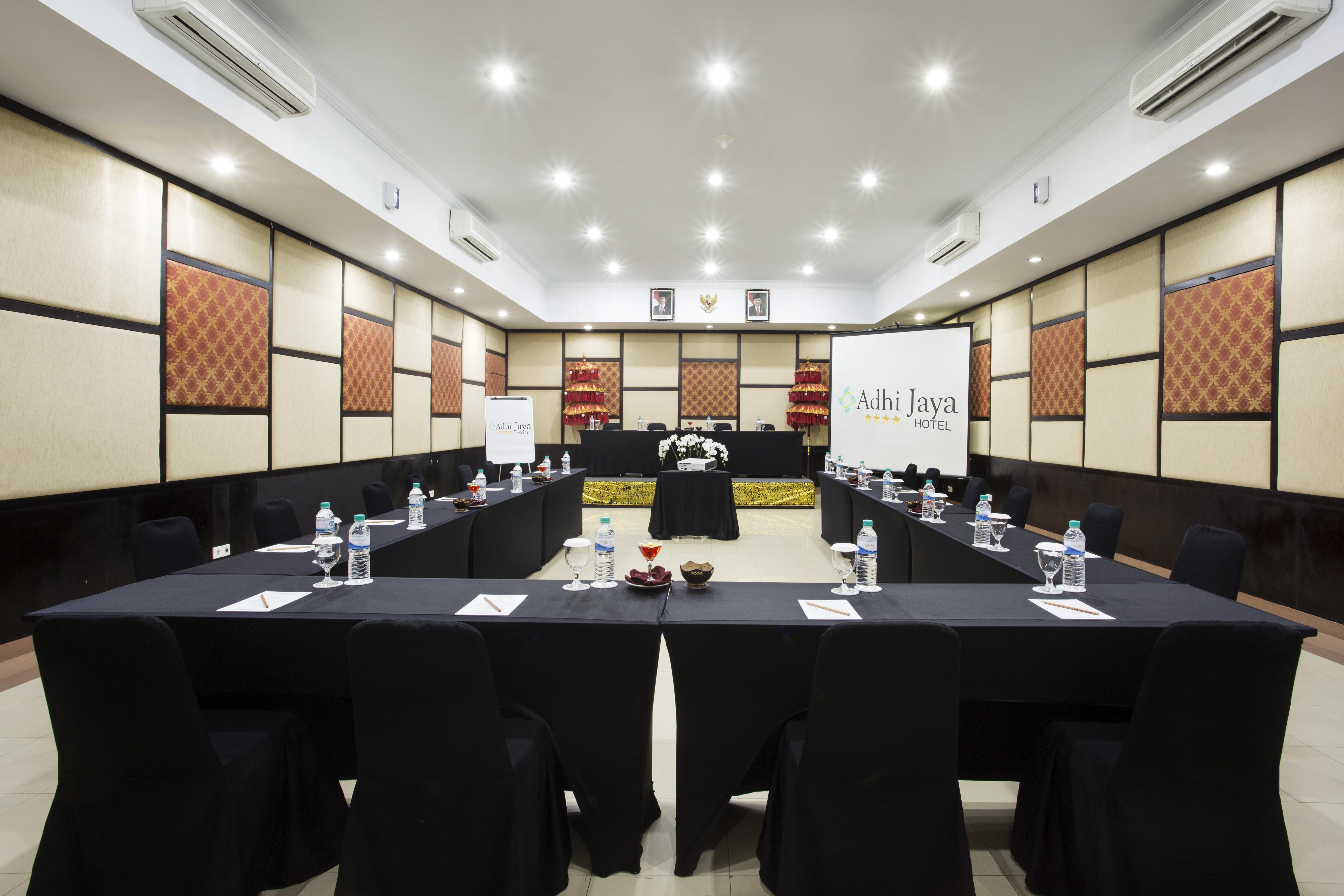 Adhi Jaya Hotel Кута Екстер'єр фото