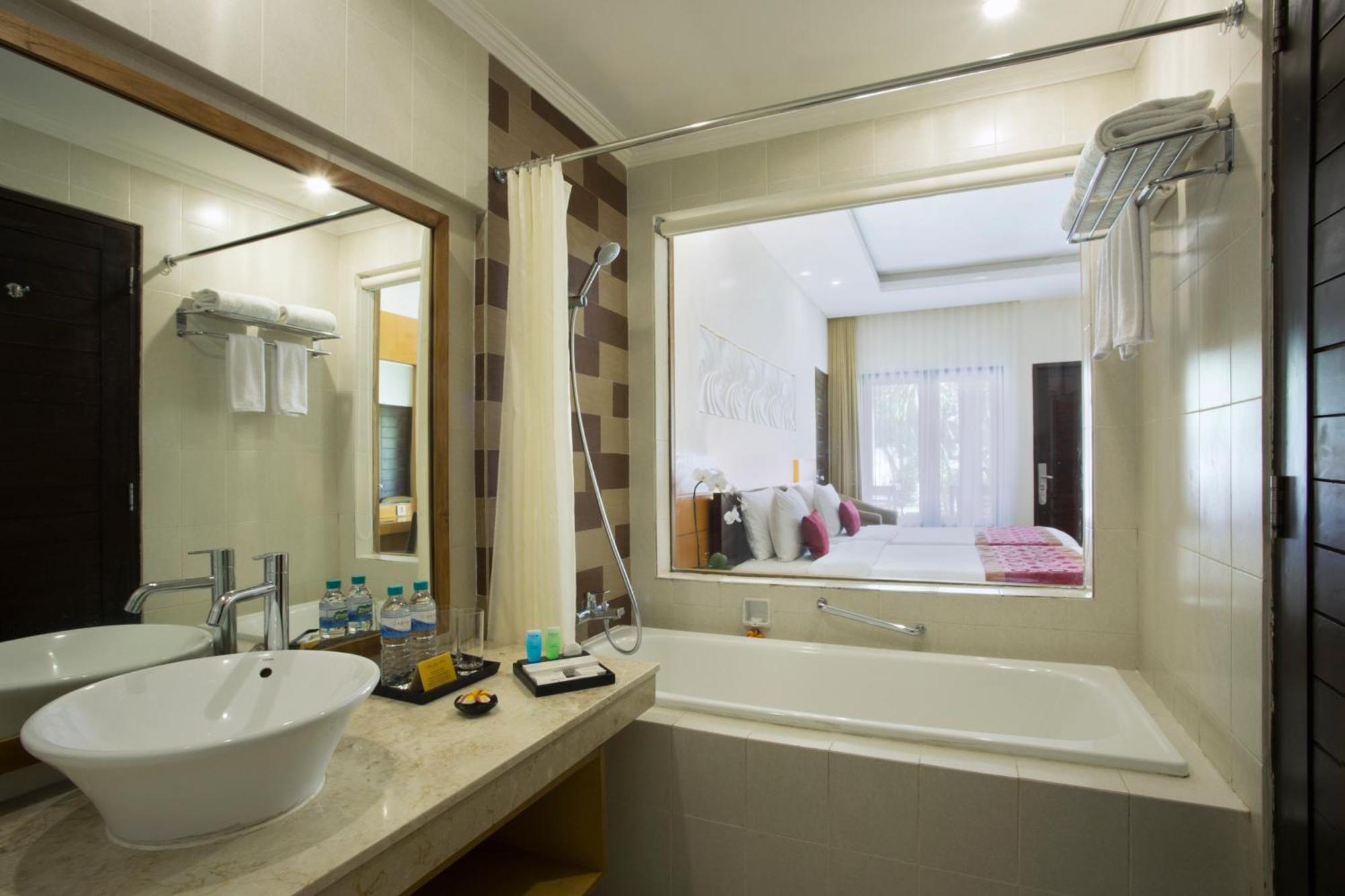 Adhi Jaya Hotel Кута Екстер'єр фото